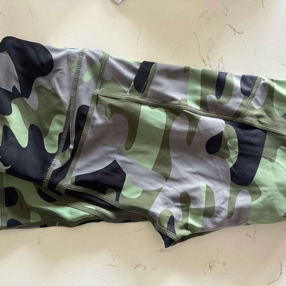ZYIA Camouflage Leggings - Green and Black